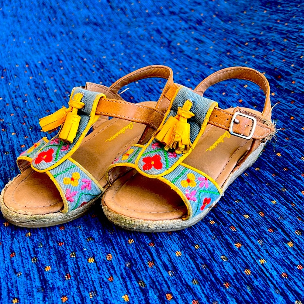 Hanna Andersson little girls size 10 embroidered sandals